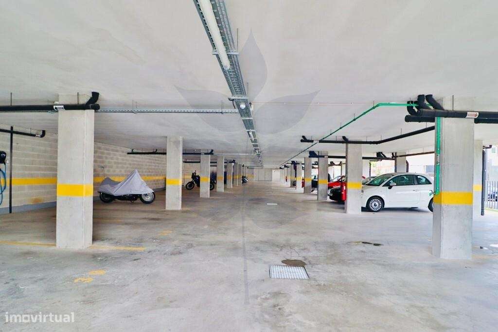 Vende-se T3 Duplex - Condominio Fechado - Como Novo - Empreendimento V-45