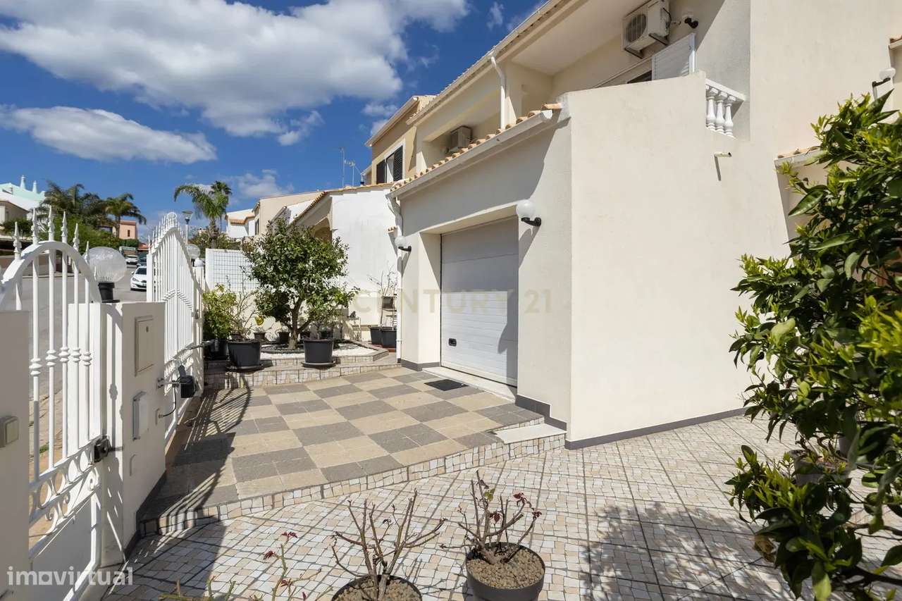 Moradia T3 com piscina e amplo espaço exterior-38
