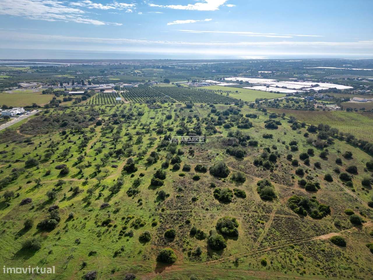 Terreno urbano com 21,8 hectares situado na ligação entre a A22 e o ce-16