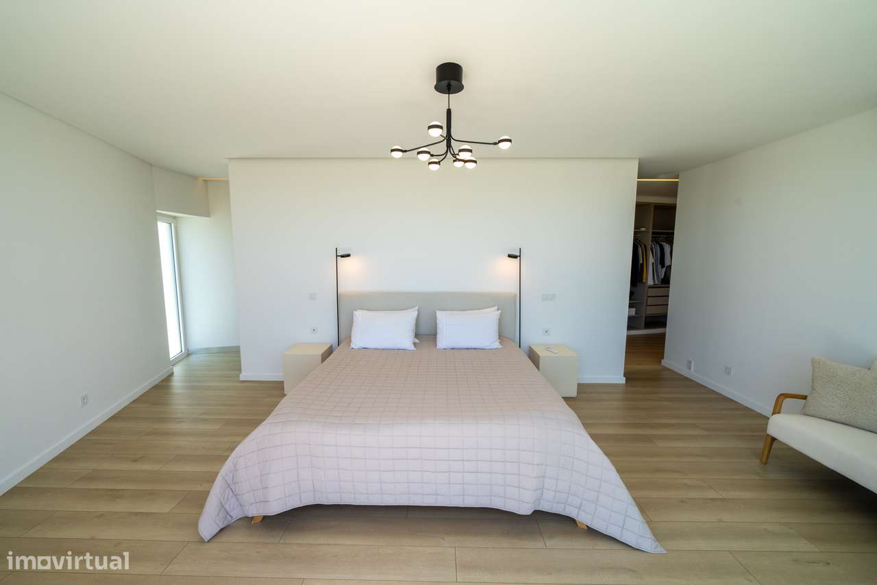 Moradia independente à venda na Estrada Velha da Avessada, 2665-10