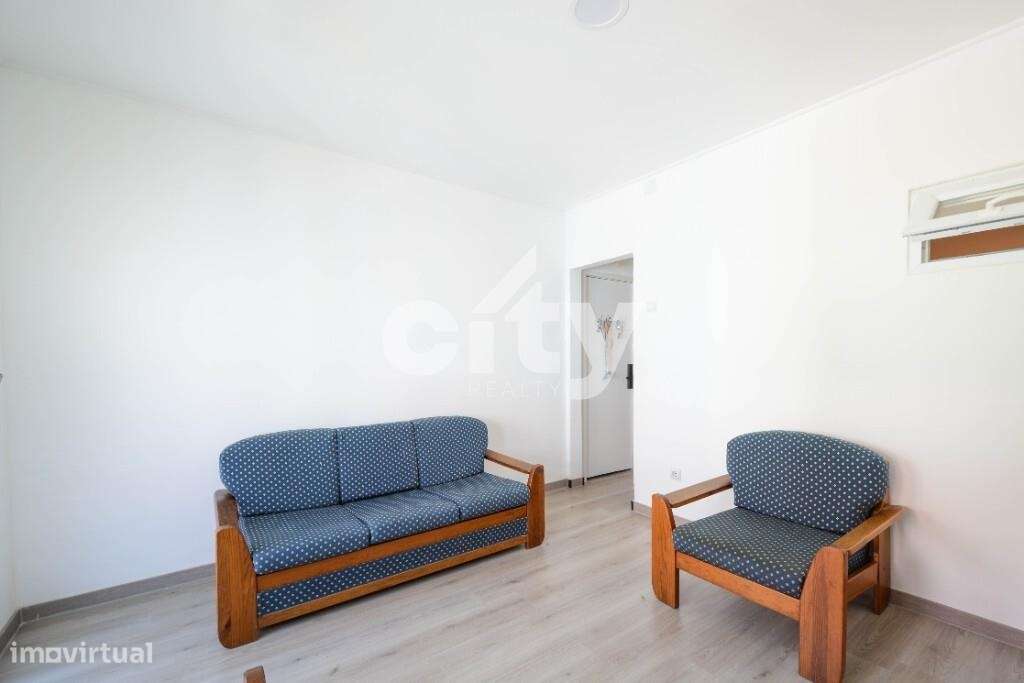 T1+1 Totalmente Remodelado com Varanda e Marquise | Pronto a Habitar |-2