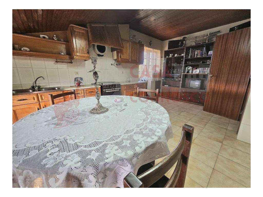 Moradia T3+T2 com garagem e jardim.-27