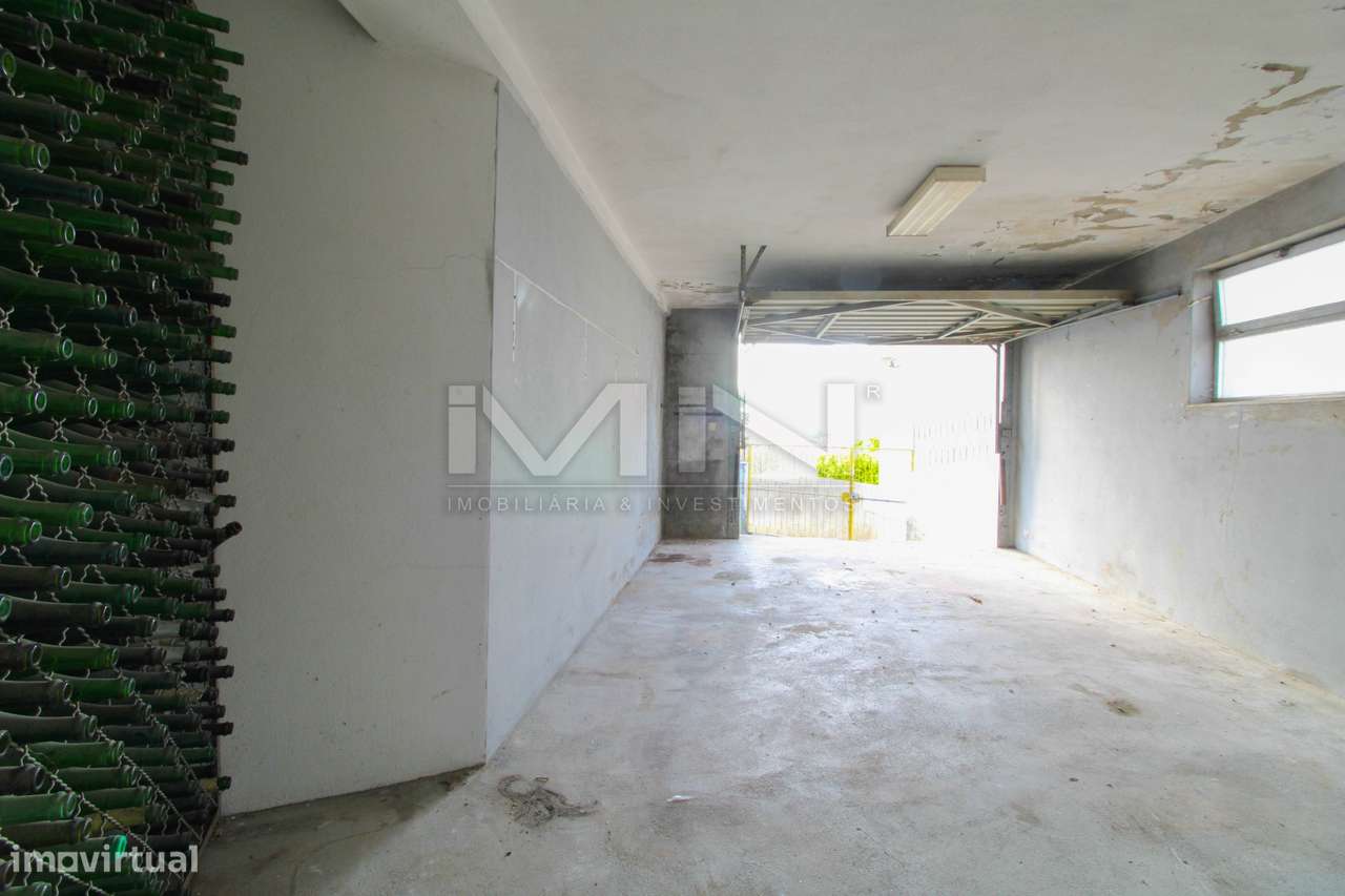 Moradia de 3 Frentes com Vista Panorâmica no Coração de Gondomar-49