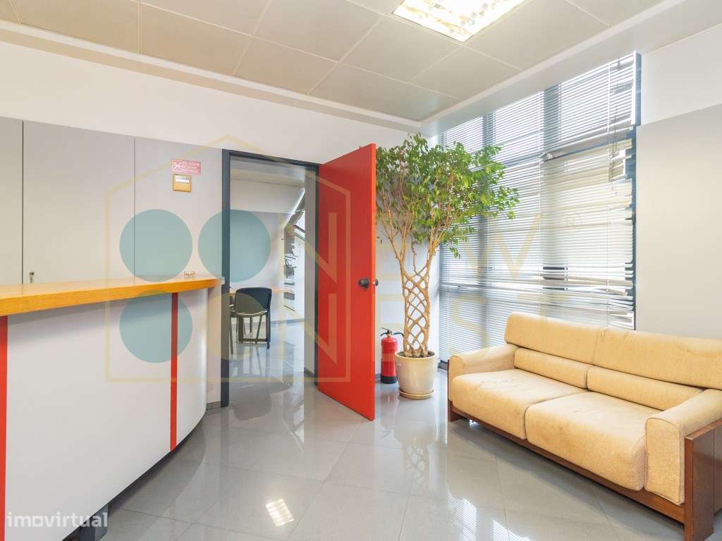 Escritório amplo com terraço de 77m2 na baixa de Setúbal, com possi...-1