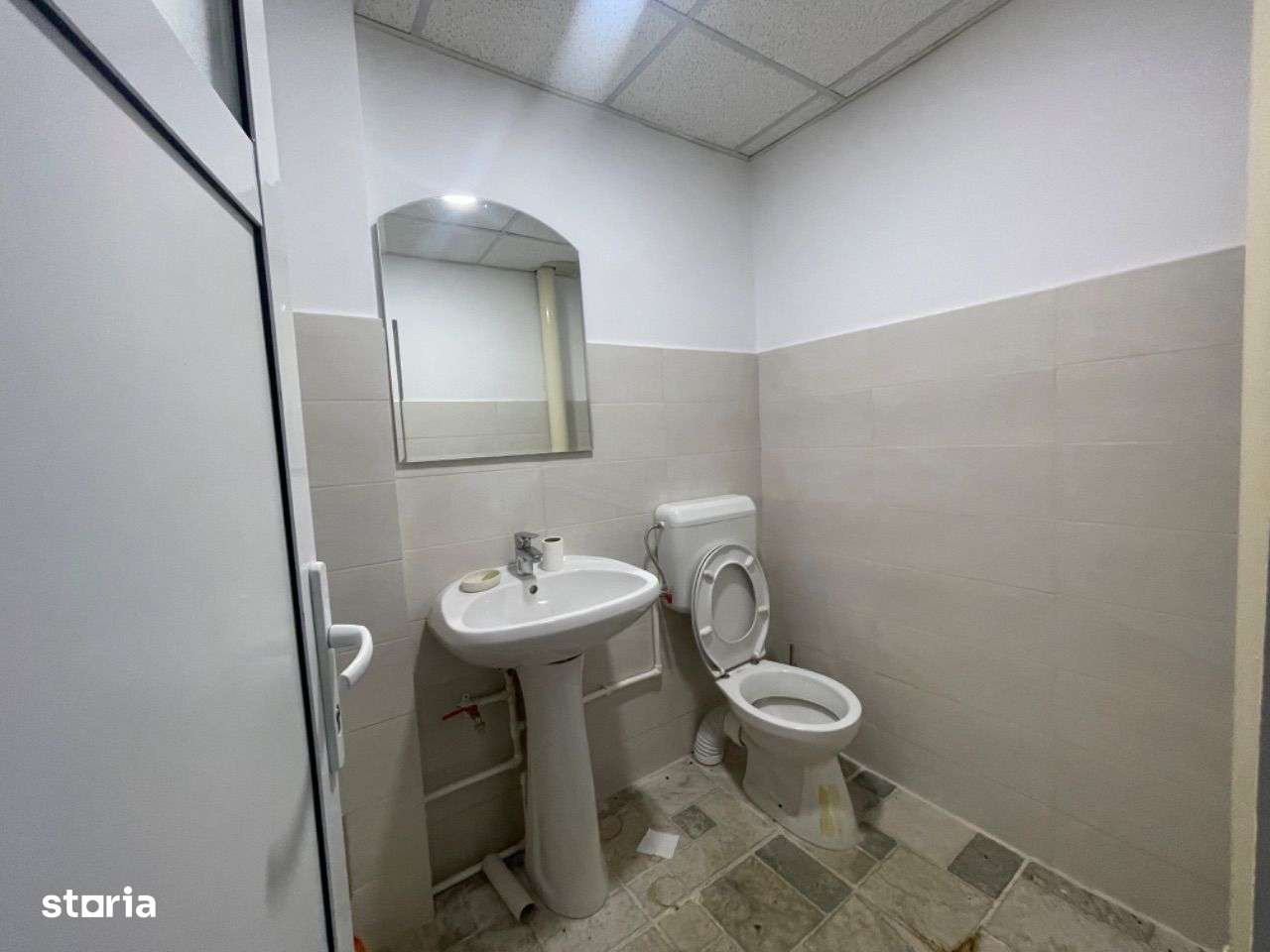 Spațiu comercial cu vitrină și depozit Semicentral - Imagine principală: 4/8