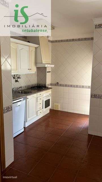 APARTAMENTO T2 PARA ARRENDAMENTO NO BAIRRO AFONSO COSTA EM SETÚBAL - Grande imagem: 3/20