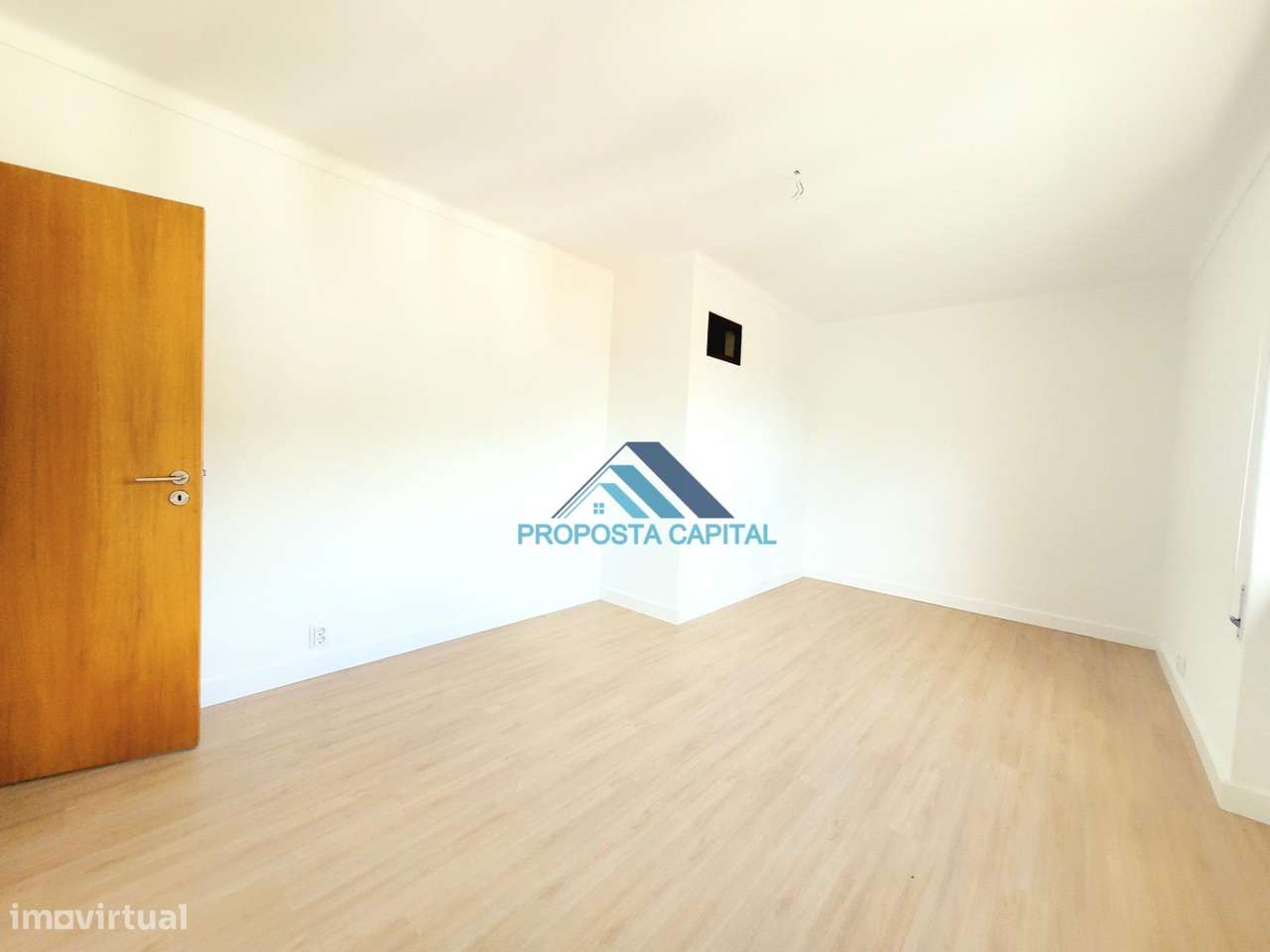 Apartamento T2 Totalmente Remodelado | Centro Sesimbra 200m da Praia-25