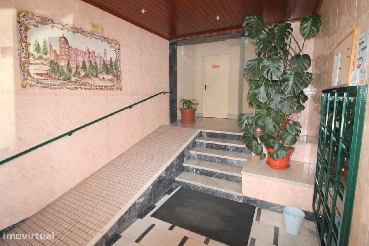 Apartamento T3 Vale Flores Mem Martins-24