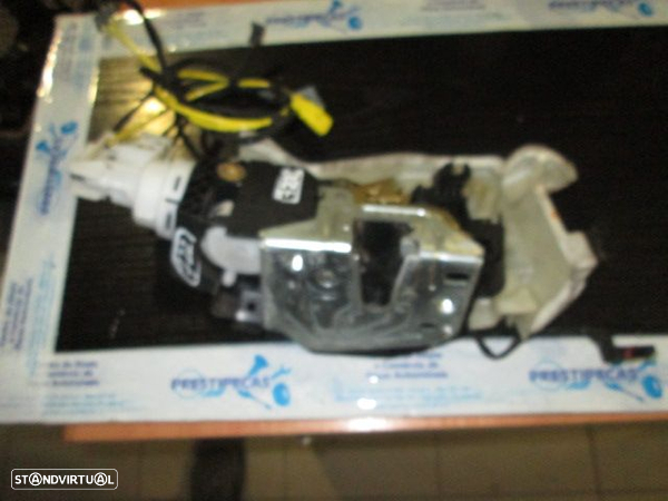 Fecho 2207205835 MERCEDES W220 2002 FD VACUO - 2