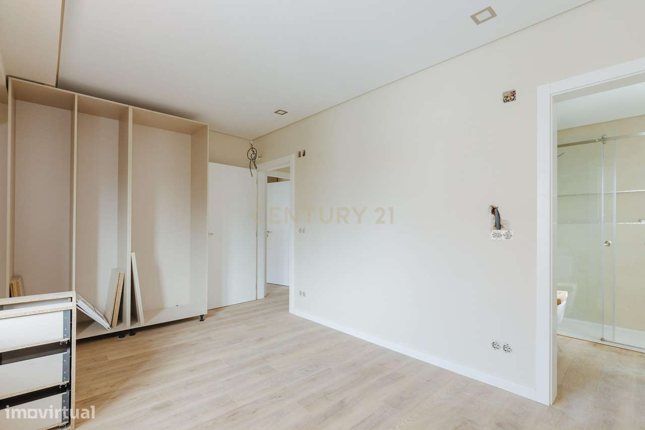 Apartamento T2 Novo com Vista Panorâmica em Loures-29