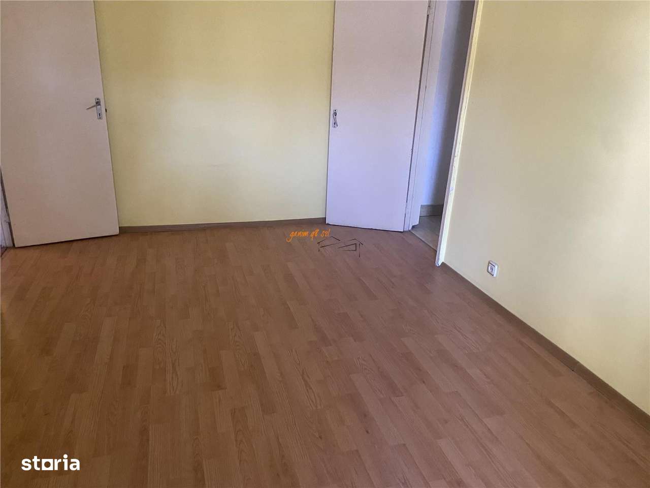 Apartament 4 camere , zona cartier Sud , et 1 , 60 mp , liber-8