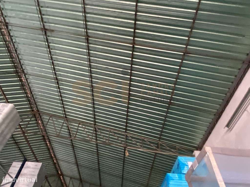 Armazém em Vila Nova de São Bento, com cerca de trezentos metros qu...-14