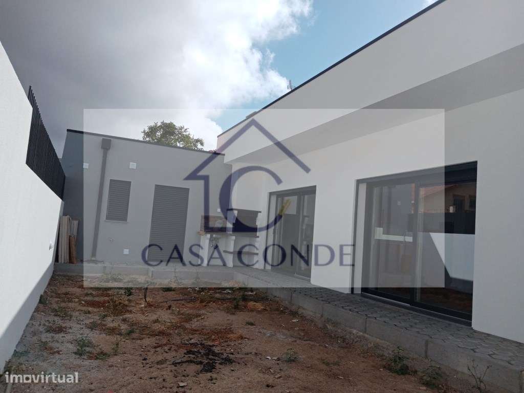 Moradia Isolada T4 Nova em Fernão Ferro - Acabamentos de Luxo-18
