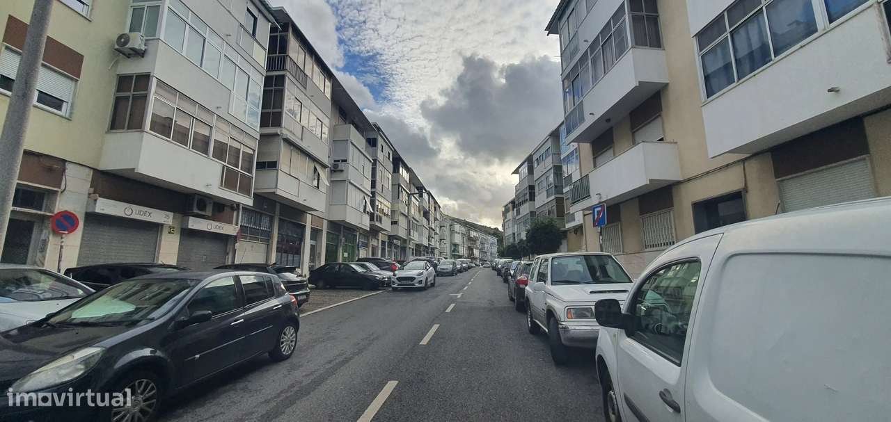 Apartamento T2+1 com parqueamento e Vista desafogada em Odivelas, Lisb-30