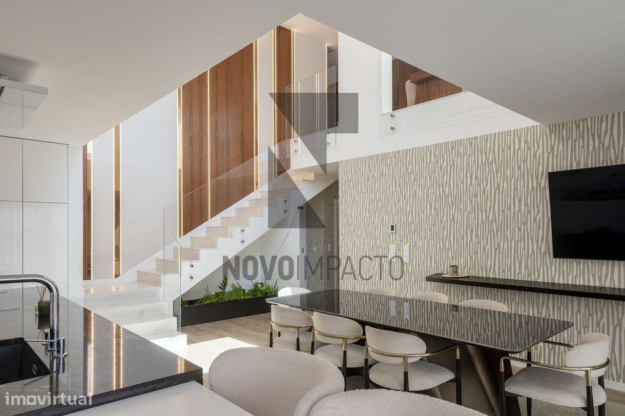 T4 Duplex de Luxo Mobilado, com 2 Terraços e Box para 2 Carros | Mo...-12