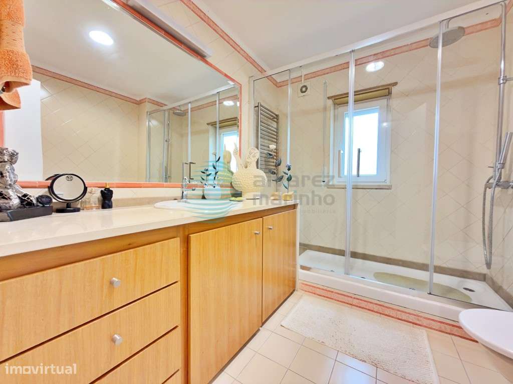 Apartamento T5, com 3 varandas, 2 lugares de estacionamento e Arrec...-29