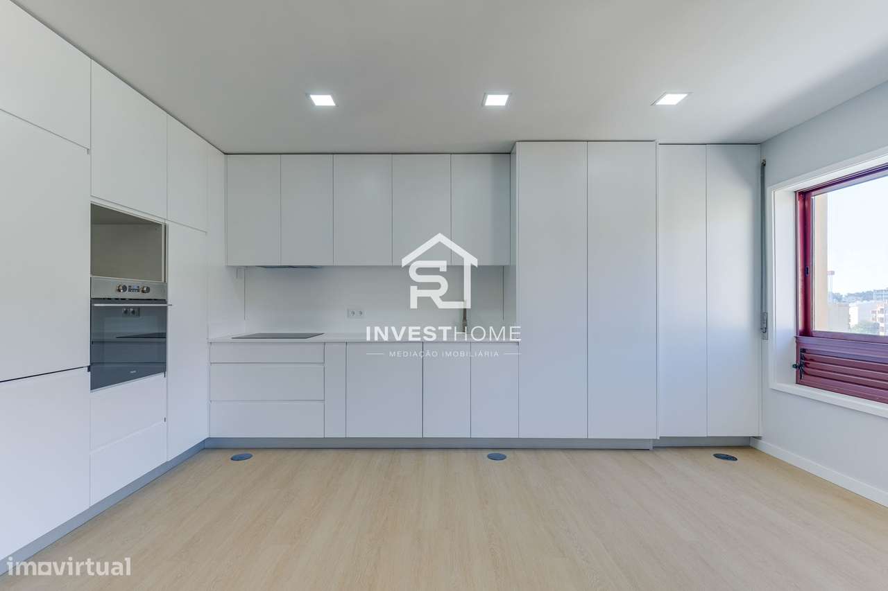 Apartamento T2+1 | Renovado | Boas Áreas | Varanda | 2 Lugares Garagem-10