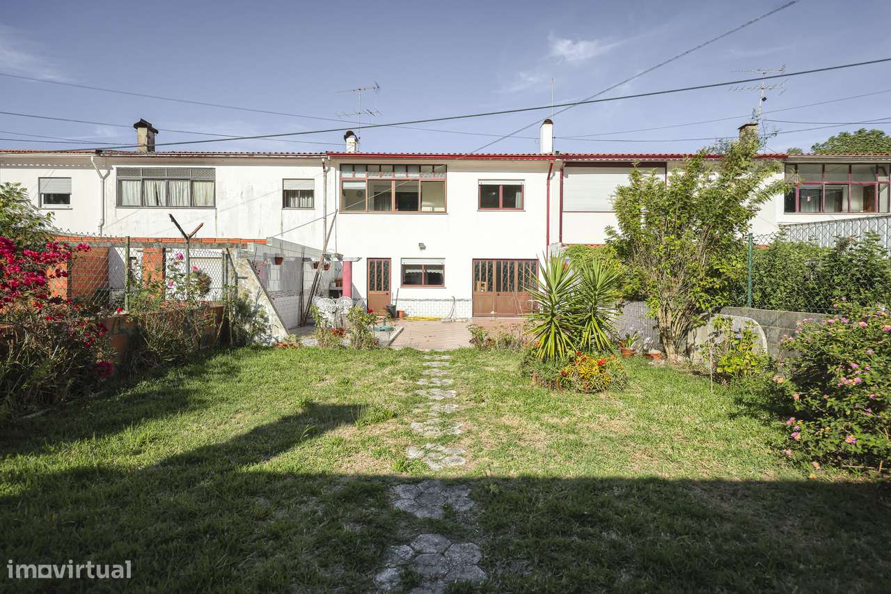 Oportunidade - Moradia T4 com anexos, garagem fechada e jardim-15