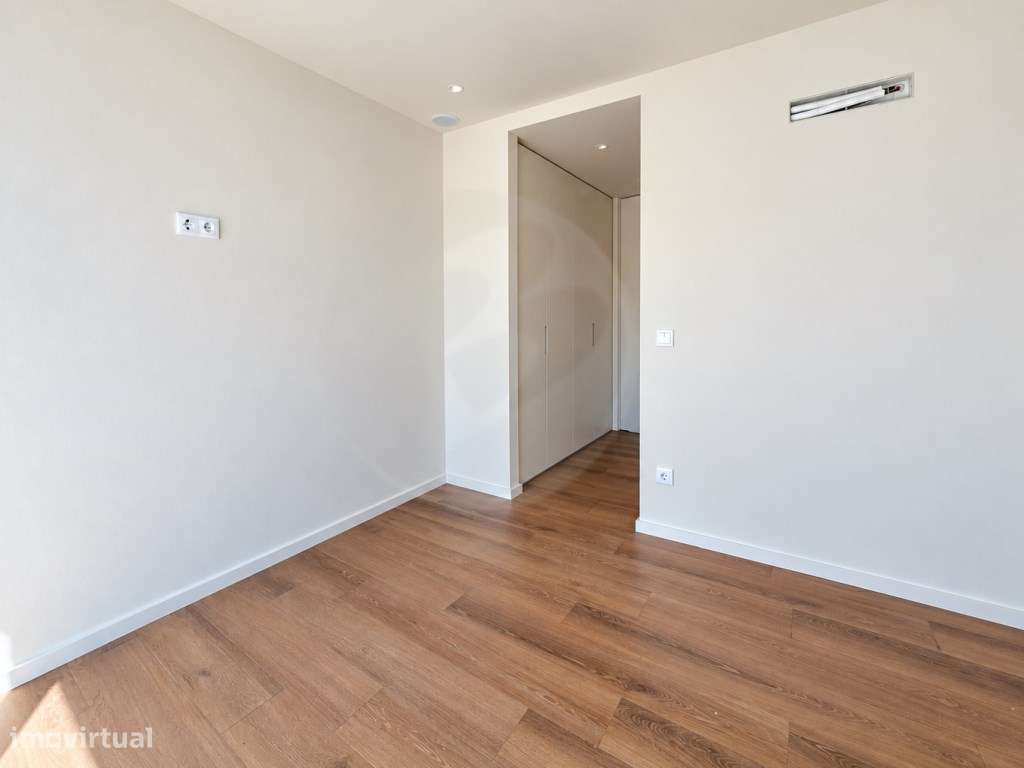 Moradia T3+1 de Luxo com Piscina-14