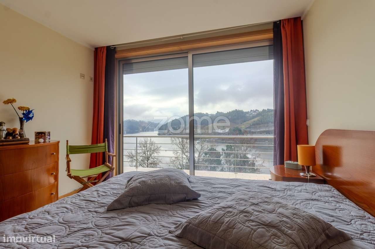 Moradia T3 | 3 Suítes e Piscina com Vista Rio-33