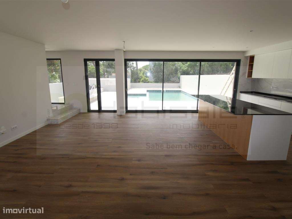 Moradia V3 +1 com piscina em Barcarena-10