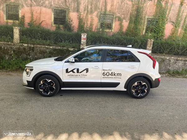 Kia e-Niro EV 64kWh Drive - 35