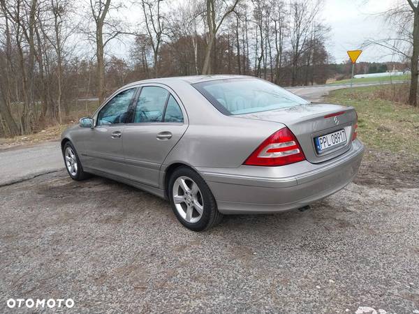 Mercedes-Benz Klasa C 180 T Kompr Avantgarde - 18