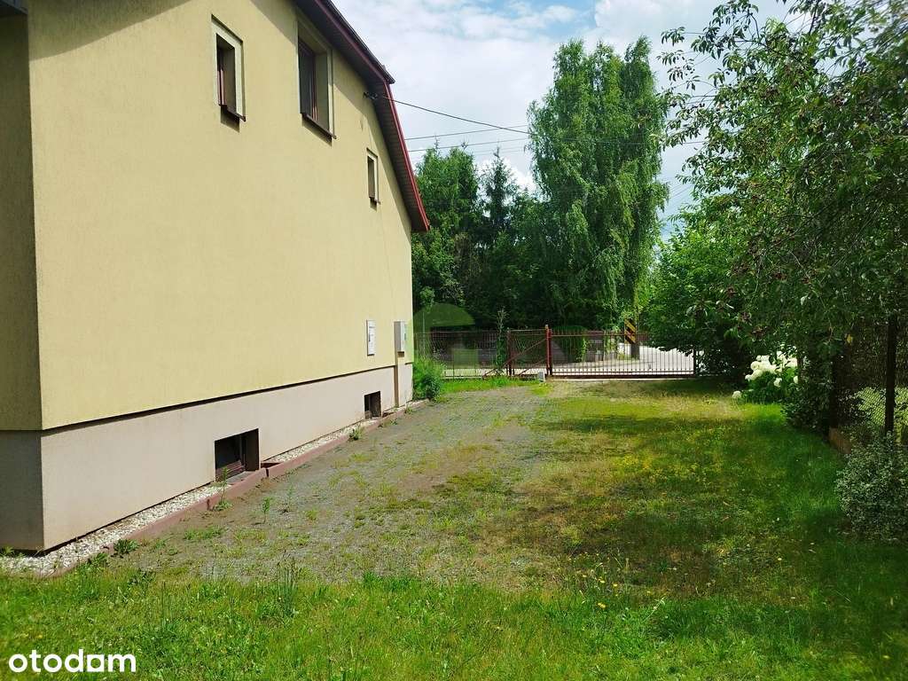 Dom w Kłomnicach z dużym potencjałem!-9