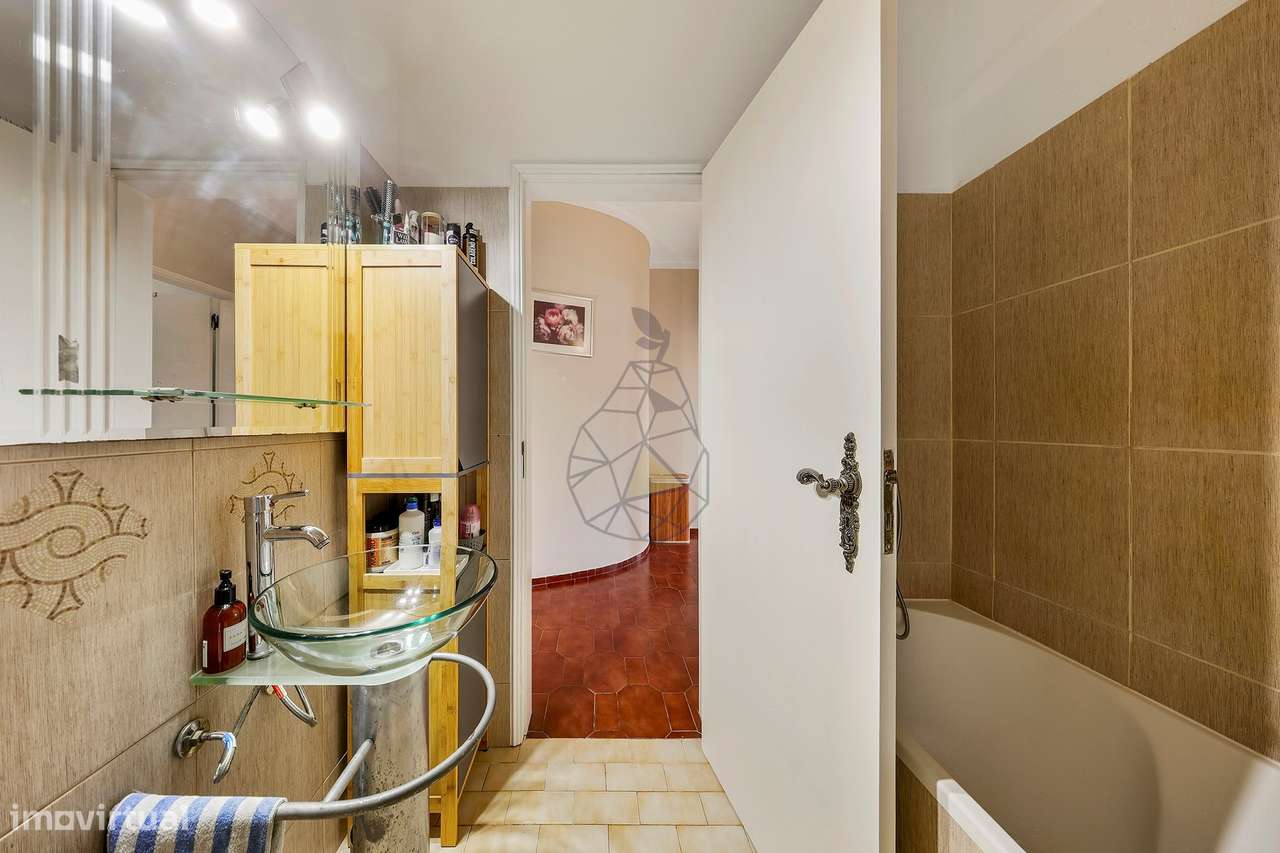 T2 em Bemposta com arrecadação privativa e terraço comum espaçoso  - A-18