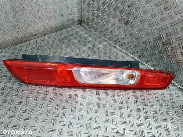 LAMPA TYLNA PRAWA FORD FOCUS II HATCHBACK - 1