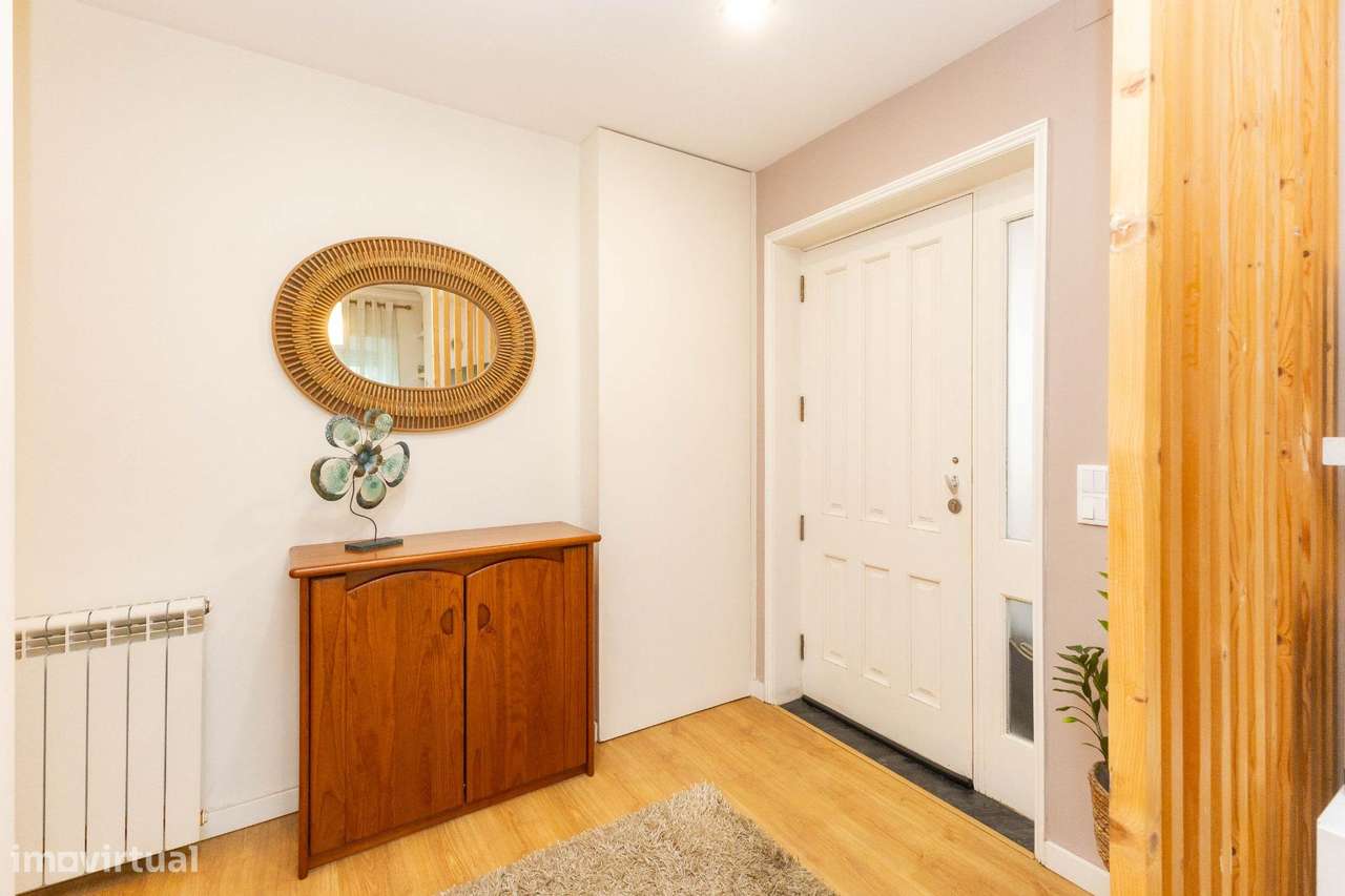 Moradia T4 na Maia – Renovada, 3 Frentes, Terraço e Garagem a...-6