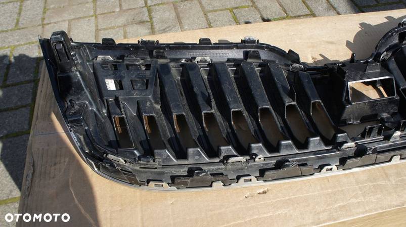 ATRAPA PRZEDNIA GRILL SKODA SUPERB III LIFT - 6