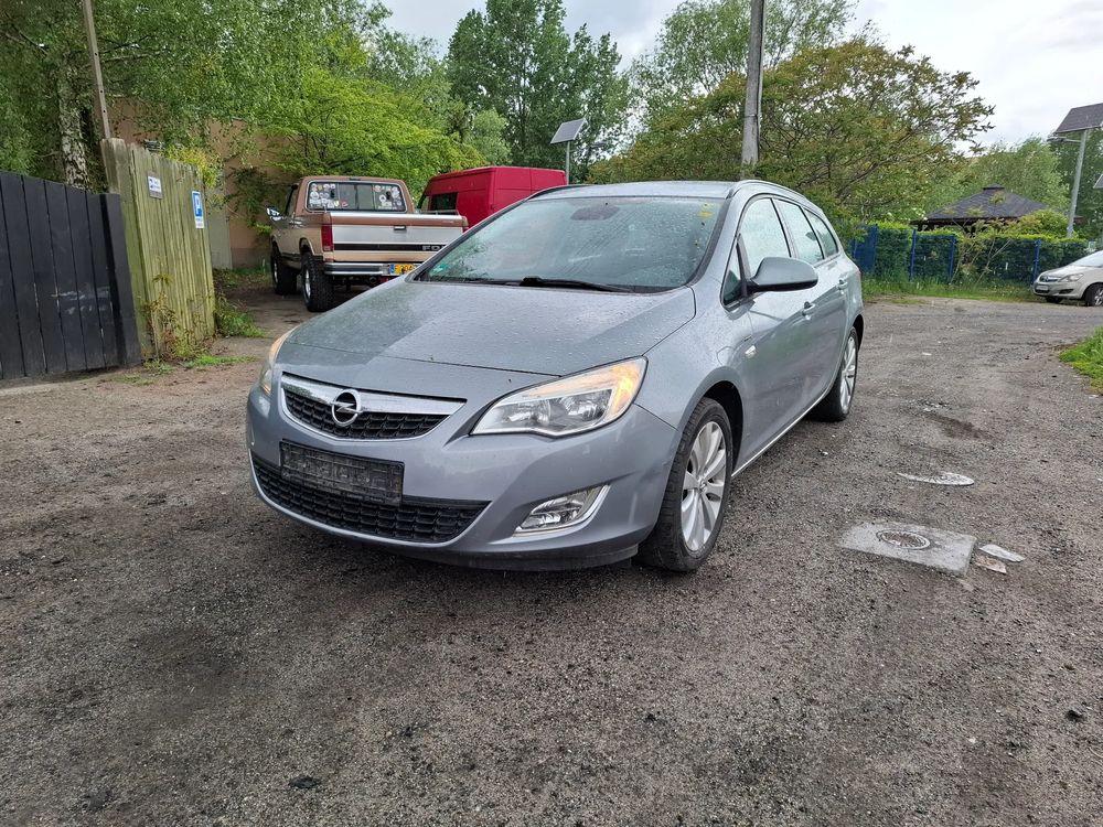 Opel Astra J 1.6 Enjoy 2010