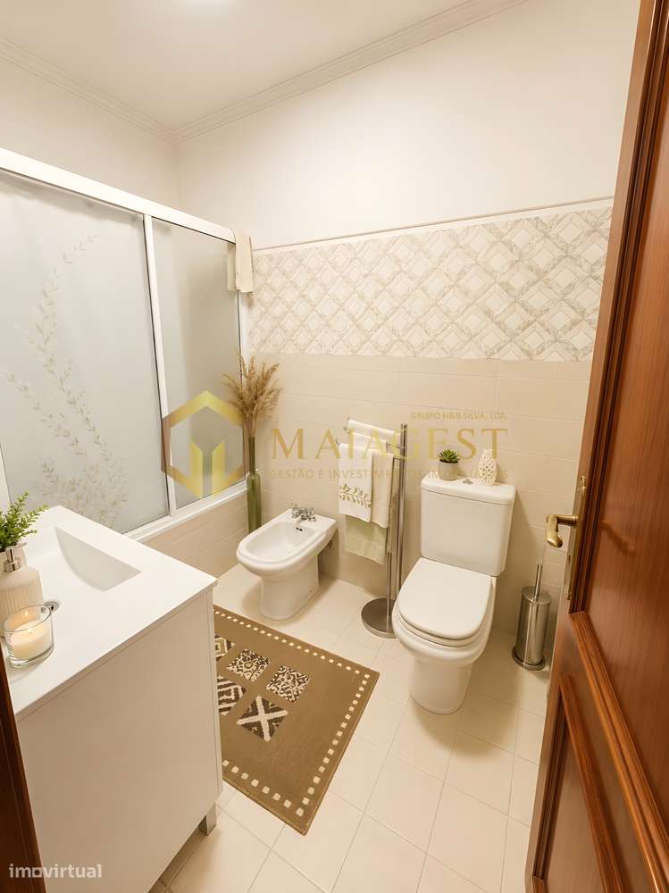 Apartamento T3 Renovado com Varandas em Santa Maria de Lamas-10