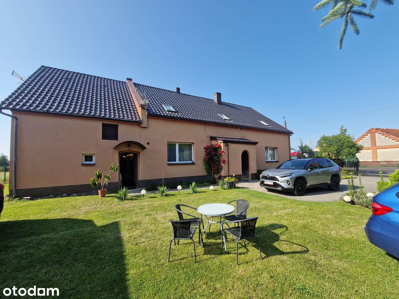 Dom z pięknym ogrodem w m. Głoska (obok Brzegu Dolnego) – 250 m² - Pełny obrazek: 4/9