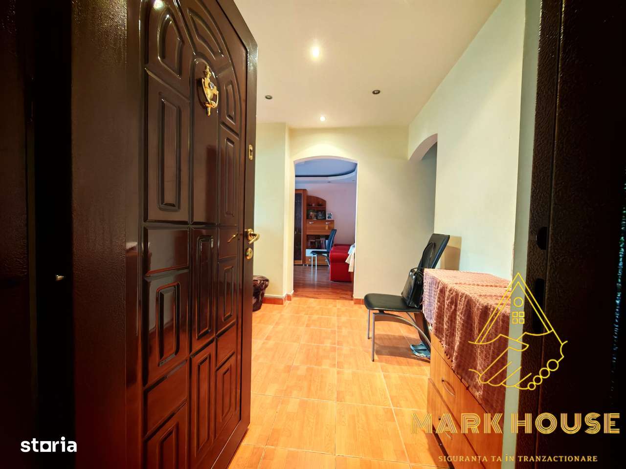 Apartament cu 3 camere decomandate de vânzare, etaj 1, Martir Horia-1