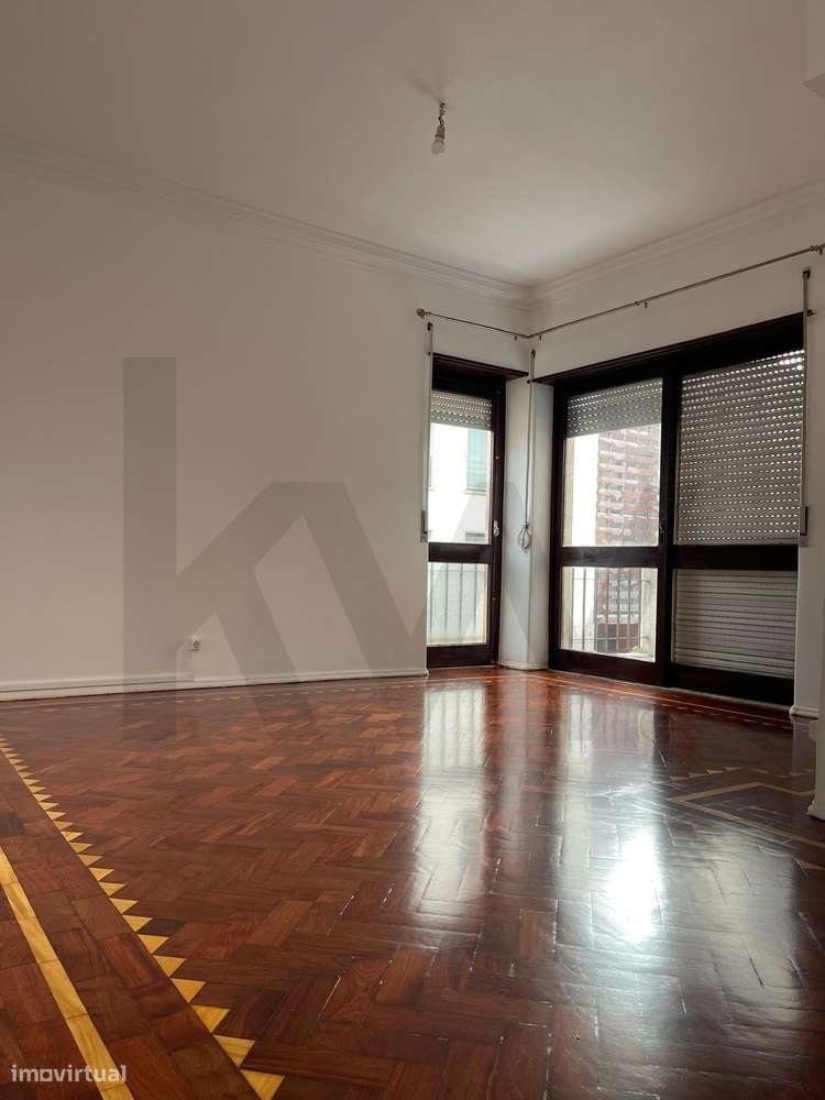 Arrendamento t2 com varanda e terraço na Lapa-Estrela - Grande imagem: 5/17