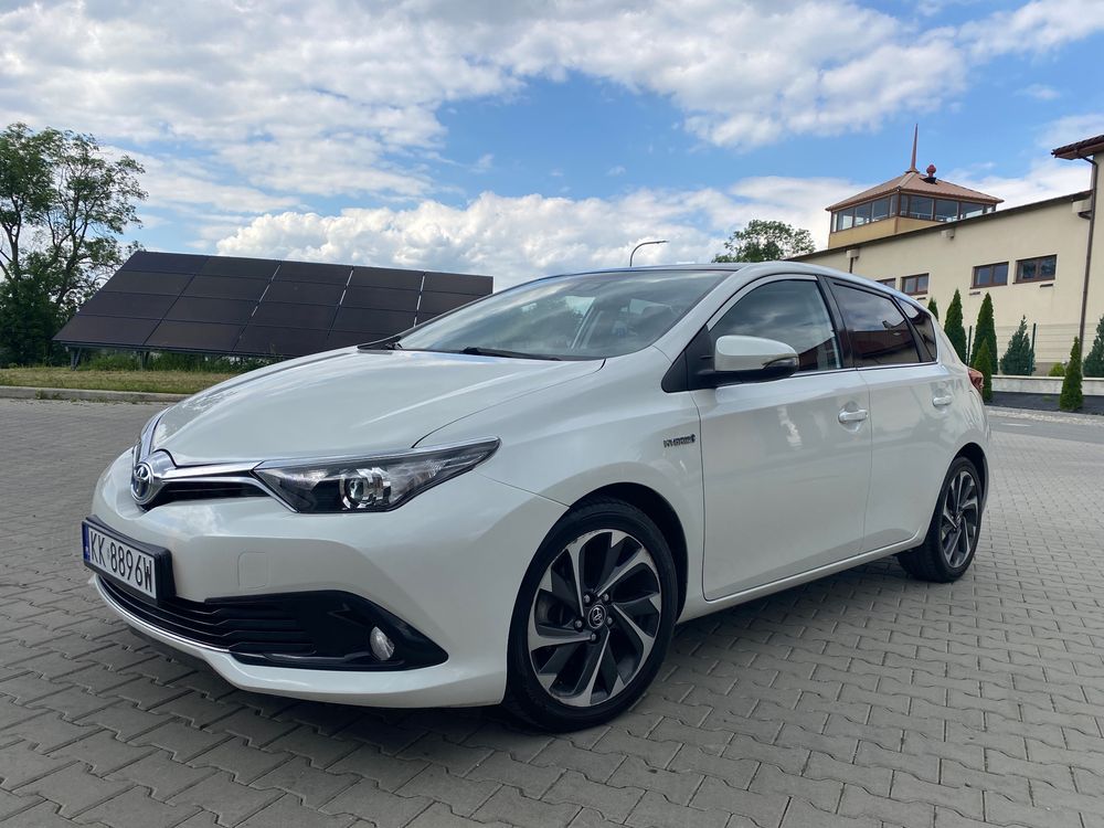 Toyota Auris II 1.8 Executive 2017