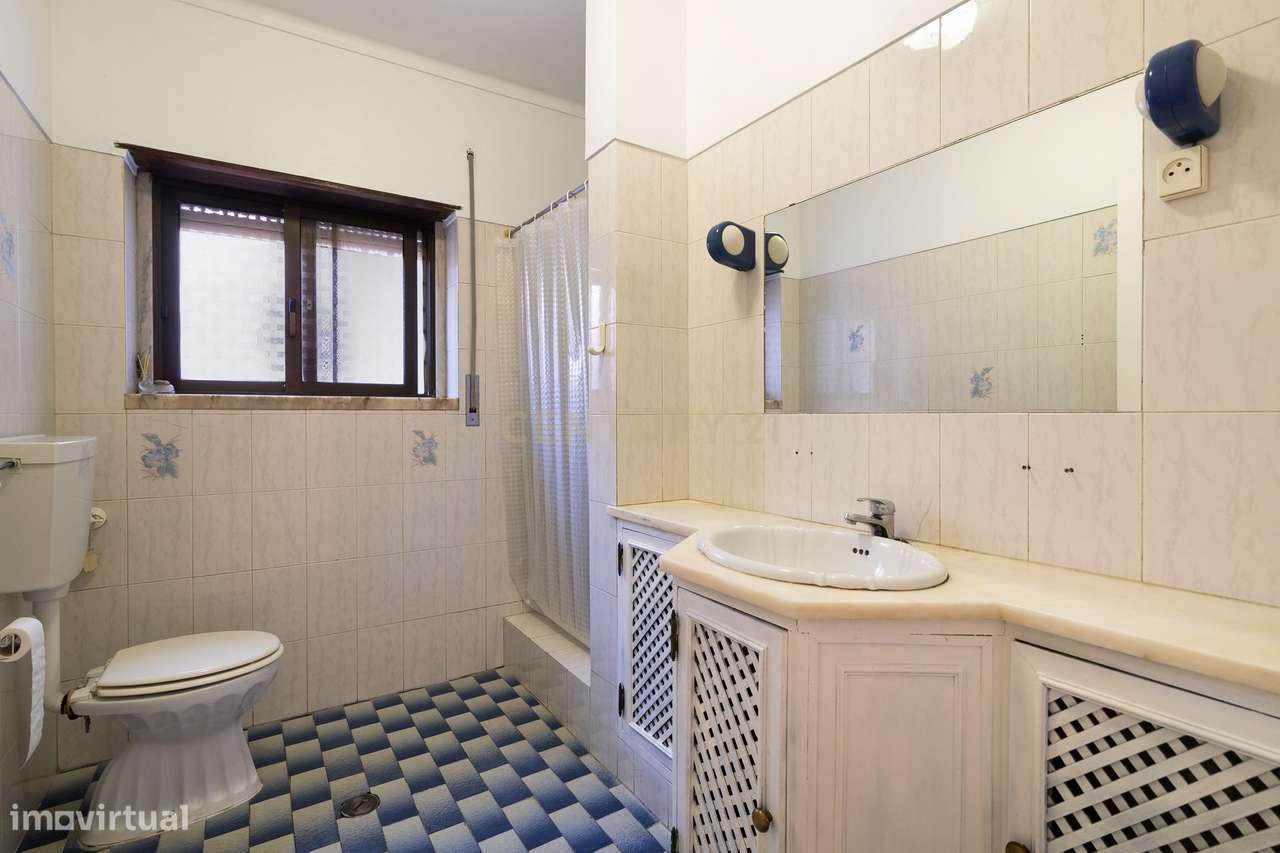 Moradia T4 com Anexo T2 Independente | 400 m² de Construção | Lote de-31