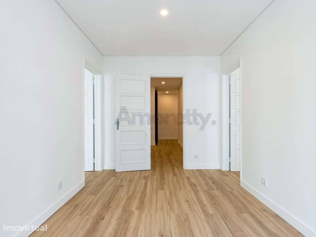 T4 Remodelado com Terraço em Pleno Coração de Arroios-24