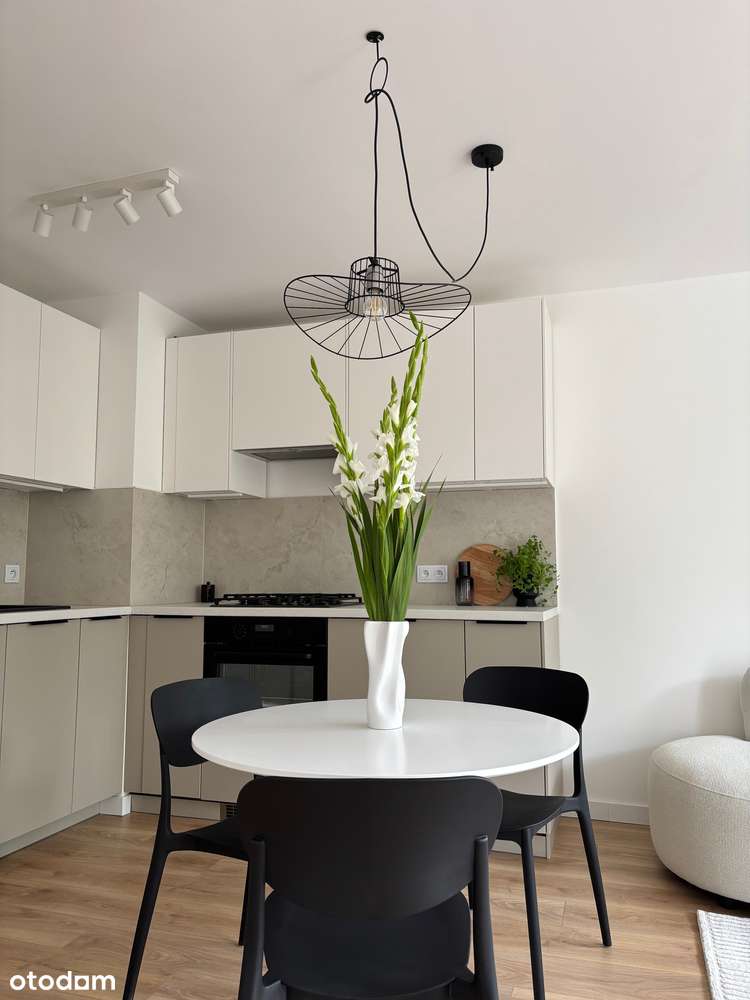 2 Pokoje - Bezpośrednio - Pełny obrazek: 1/12