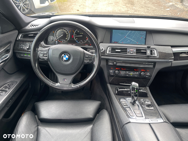 BMW Seria 7 740d xDrive - 23