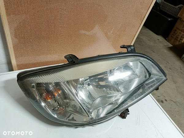 LAMPA PRAWA PRZÓD OPEL ZAFIRA A VALEO - 3