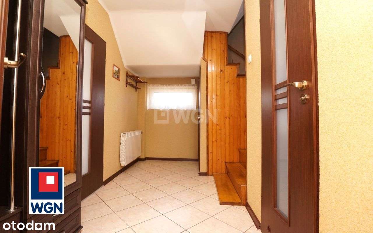 Praktyczny dom z dużym terenem..-9