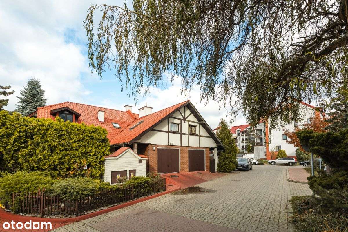 Przestronny i klimatyczny dom w spokojnej okolicy-0