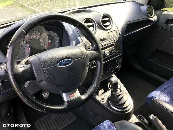 Ford Fiesta 2.0 ST - 11