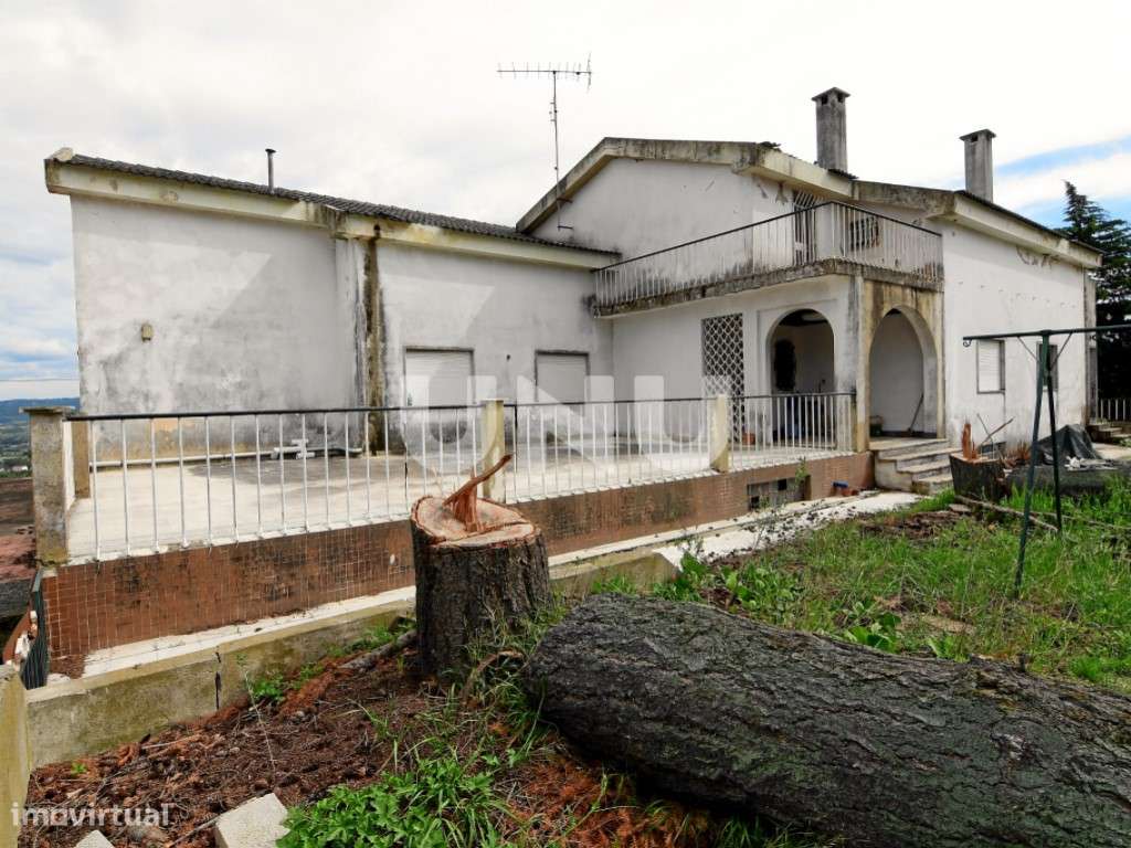 Moradia Isolada T8 para reabilitar, na Covilhã. - Grande imagem: 4/9