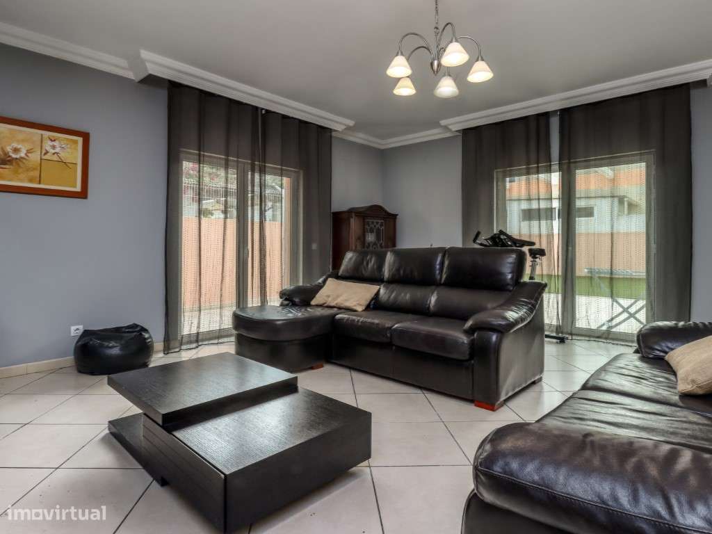 Moradia independente à venda no centro de V.N. Santo André-29