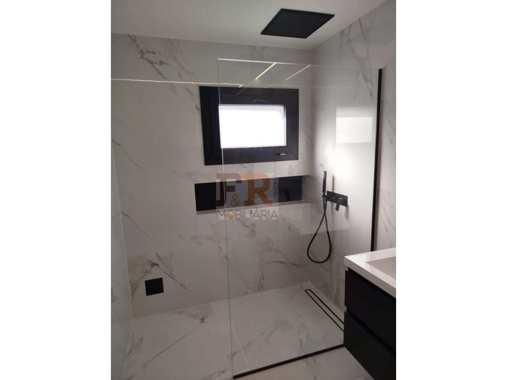 Moradia Térrea T3+1 com Piscina Fernão Ferro-12