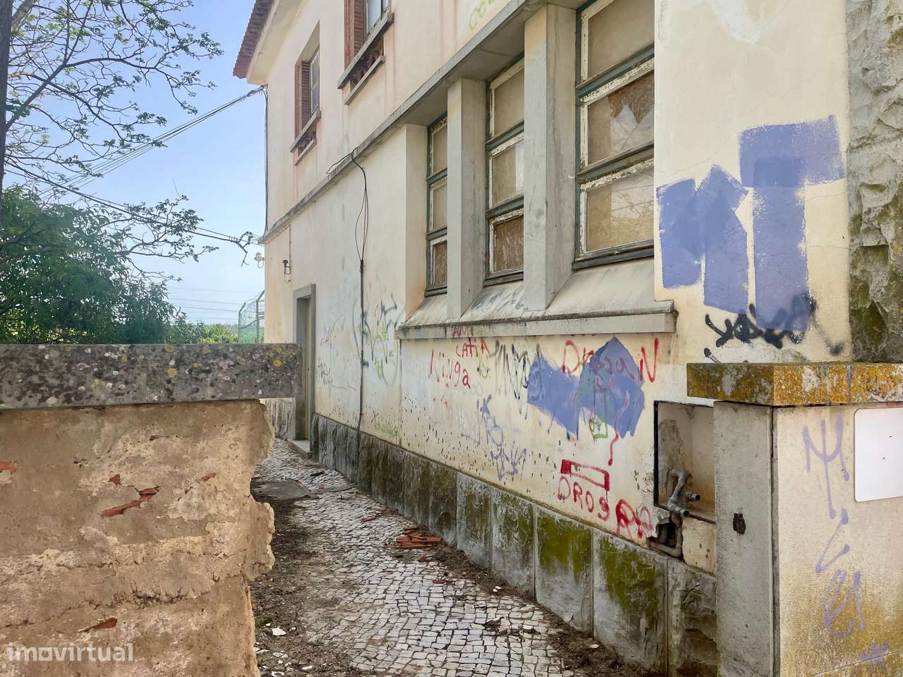 MORADIA T4 PARA RECUPERAÇÃO SITUADA JUNTO À GARE DE TUNES EM TUNES - Grande imagem: 4/12